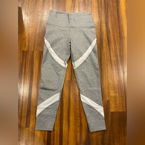 Aerie grey/white leggings. Size medium.
